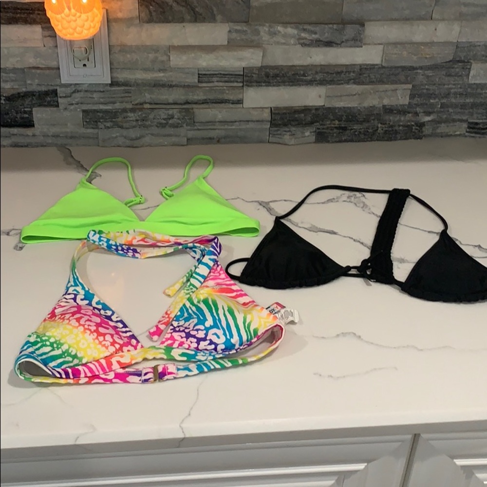 **SOLD***.    tops Roxy zebra neon green black